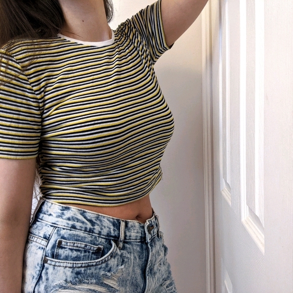 ✨3 for $25 ZARA Striped Crop Top - Picture 2 of 2